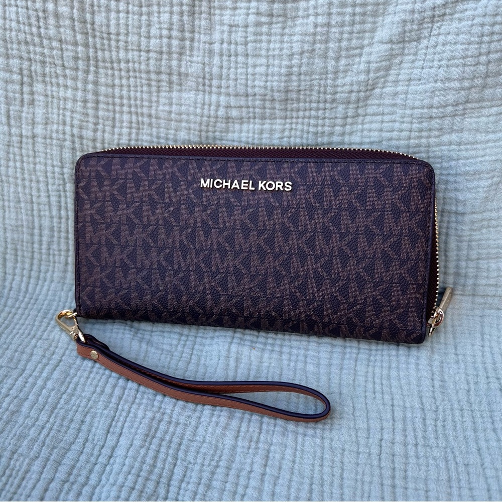 Michael Kors Jet Set Travel Large Flat Wristlet
